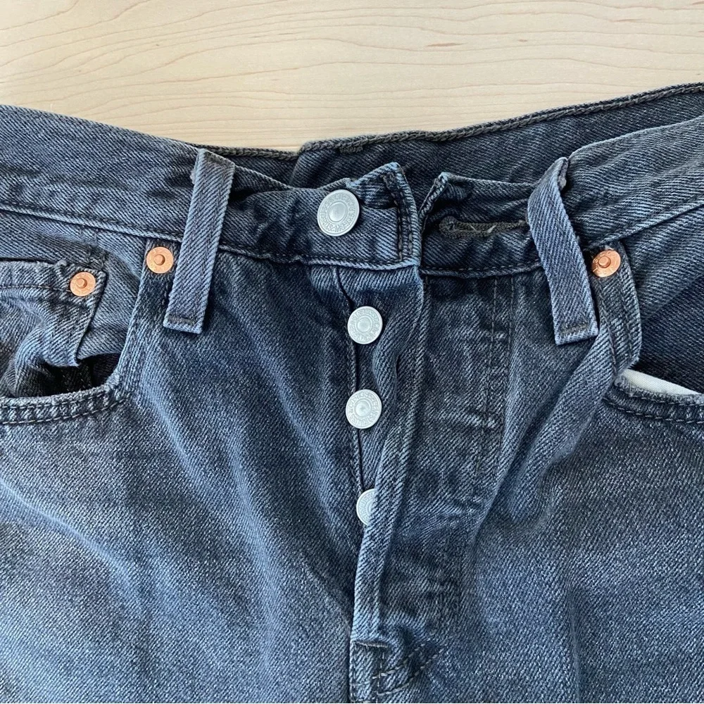 Levis 501 premium jeans black button fly ripped knees high rise waist size 25 - Picture 3 of 12